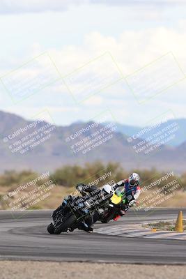 media/Nov-16-2025-Race Pace (Sun) [[8c5fa54630]]/Non Verified Riders (1st 20 Minutes)/5-Turn 15 (110pm)/